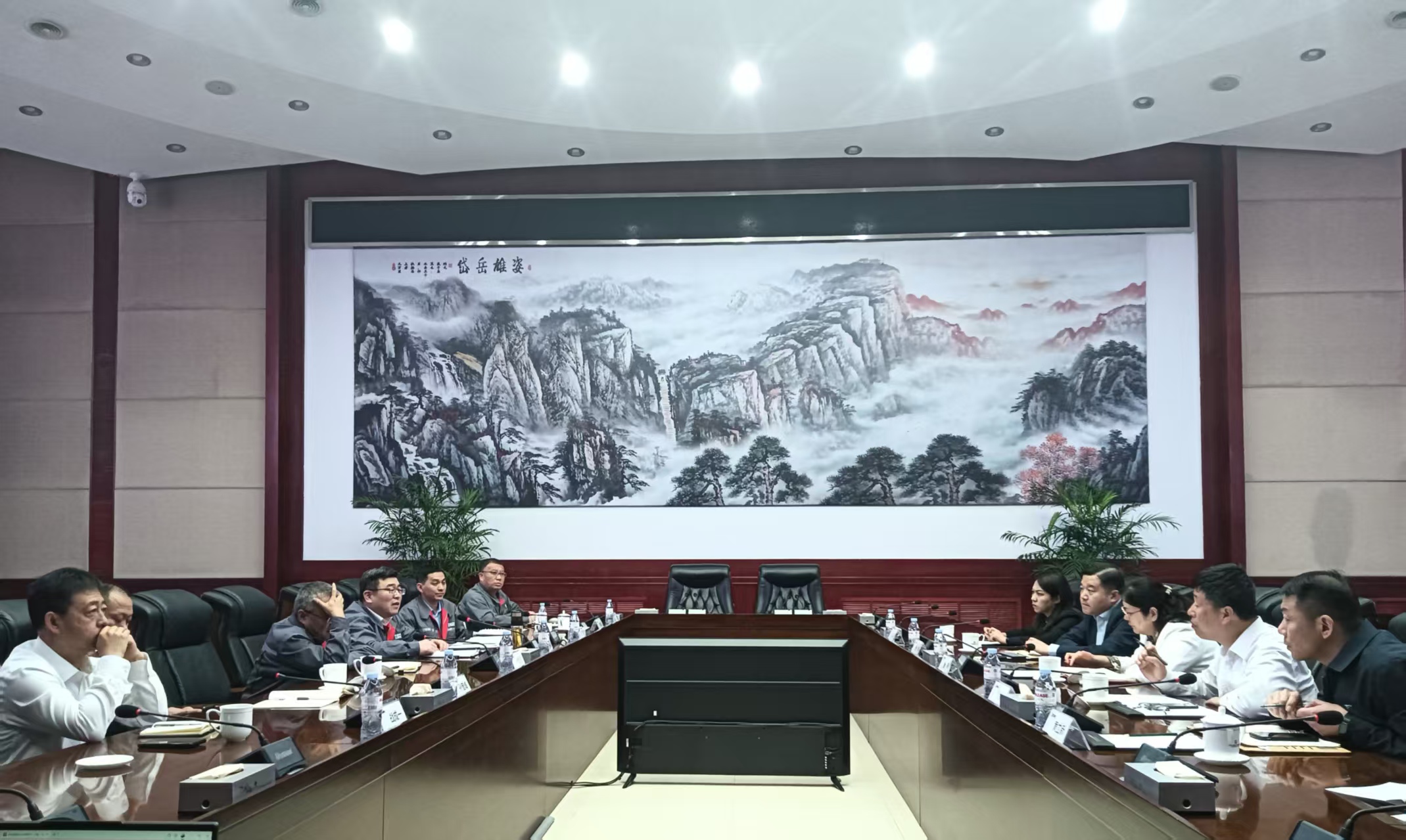 逯明座谈.jpg